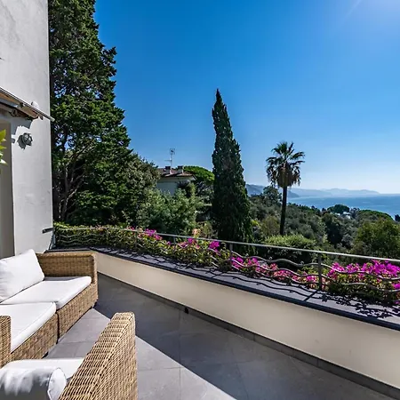 Cristina Luxury In Villa *